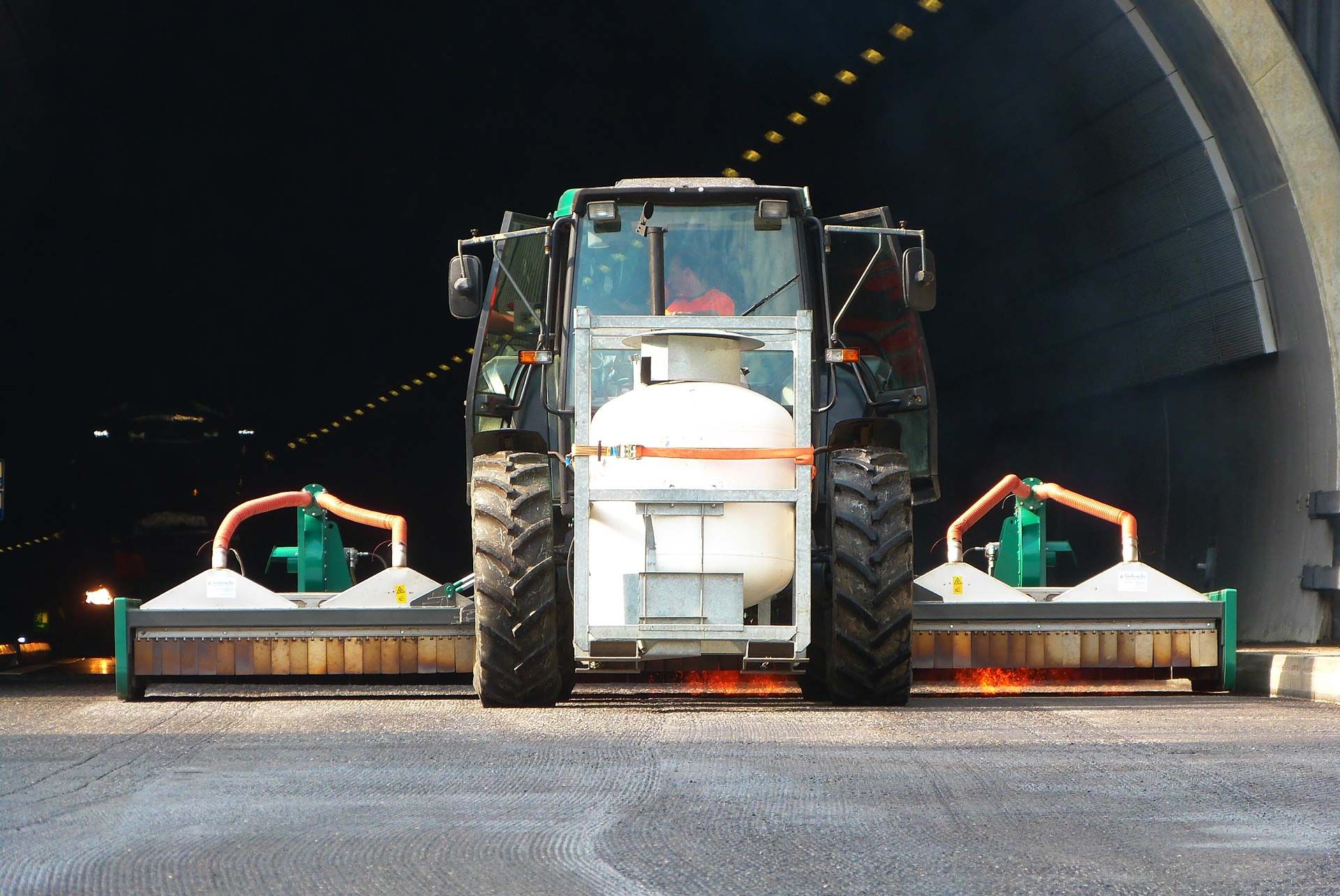 Tracteur---Rechauffeuse-de-sol_face.jpg